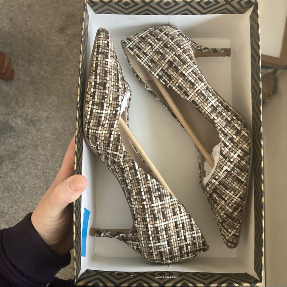 Charles Angelica Pump - size 8.5